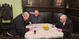 Miniatura Podpisanie umowy z biskupem